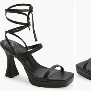 LIKE NEW platform sandal wrap heels